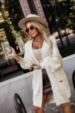 628-1 Fashionable oversized cardigan with a decorative brooch and practical pockets - beige-4