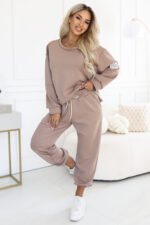 689-1 Women's tracksuit set with an oversized sweatshirt and drawstring pants - cappuccino-1