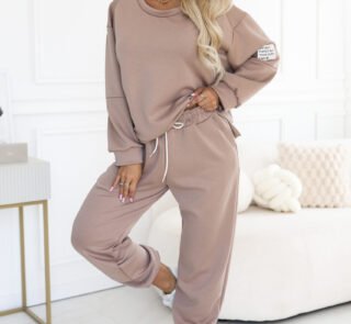689-1 Women's tracksuit set with an oversized sweatshirt and drawstring pants - cappuccino-1